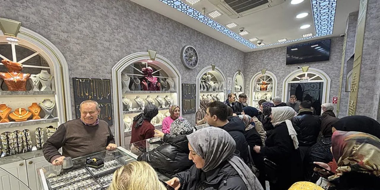 Pide Değil, Altın Kuyruğu: Fiyatları Gören Kuyumcuya Akın Etti!