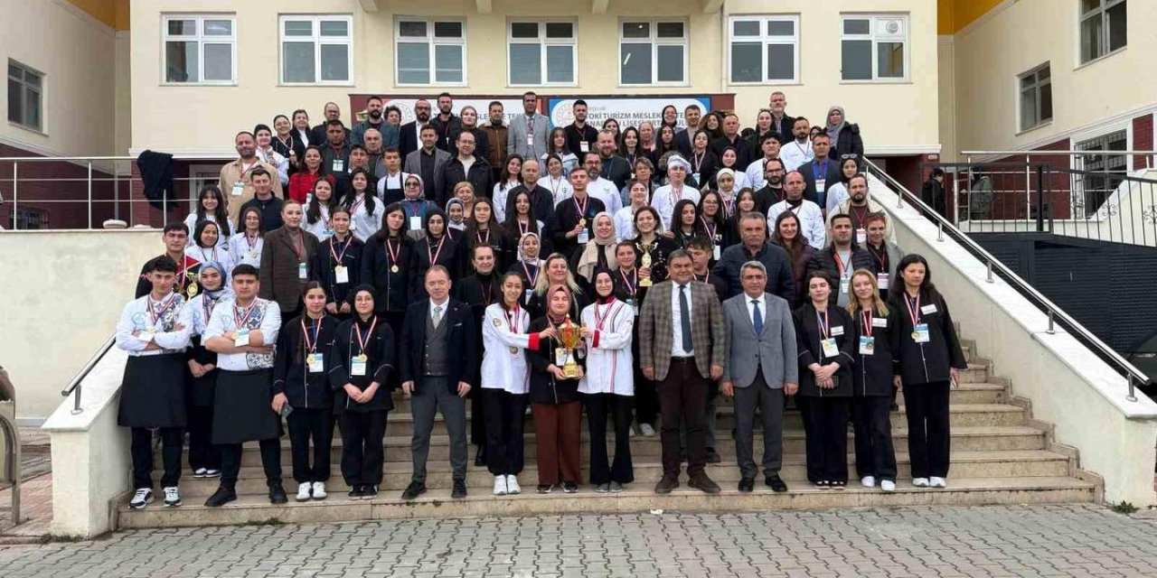 Eskişehirli Genç Şefler Mutfakta Devleşti: Kırşehir'den Madalyalarla Döndüler
