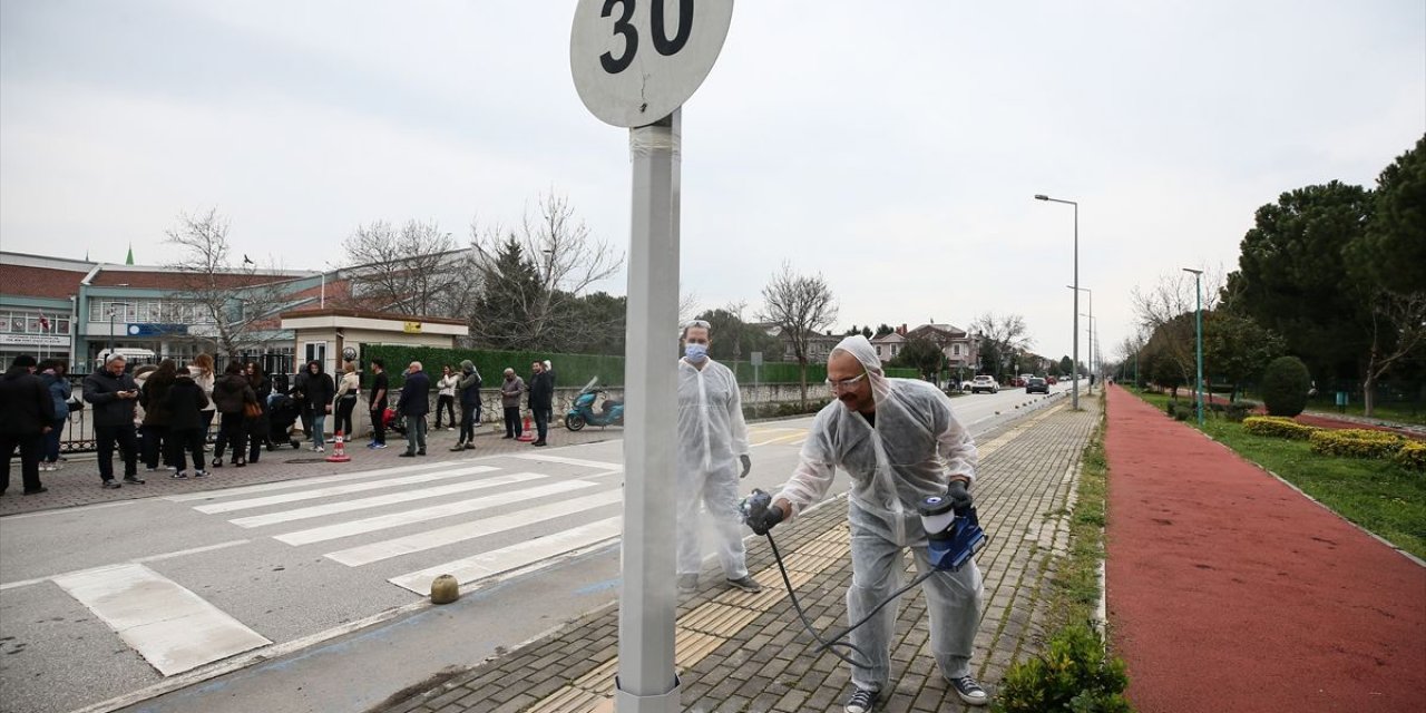 Bursa'da Akıma Kapılma Riskine Karşı Geliştirilen Boya Elektrik Direklerine Uygulanıyor