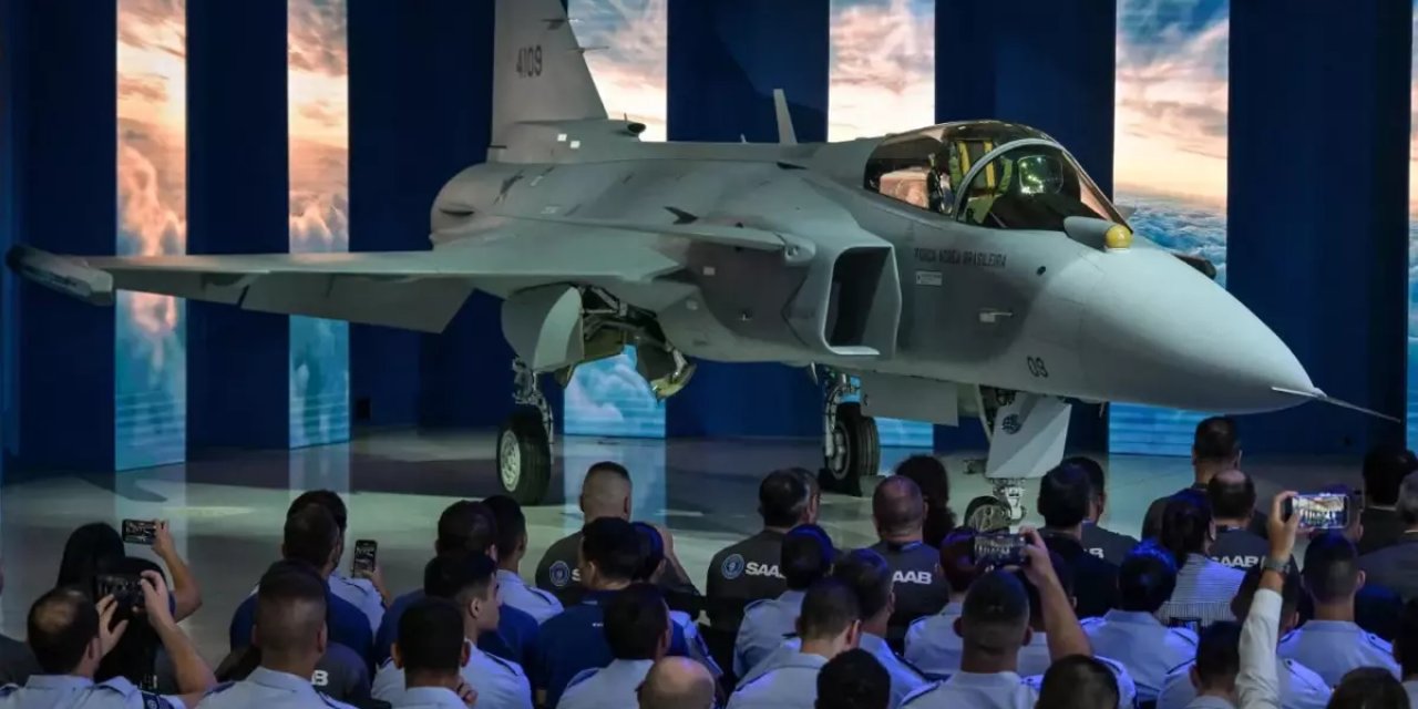 Brezilya'da Üretilen İlk Süpersonik Savaş Uçağı Tanıtıldı