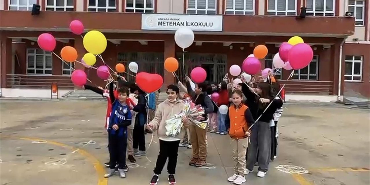 Kemik Kanserini Yenen Minik Ceren Okulunda Balonlarla Karşılandı