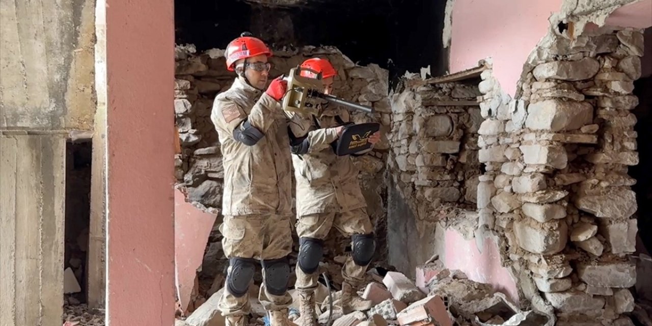 Jandarma Komandolar Afetlerde Daha Fazla Can Kurtarmak İçin Eğitimden Geçti