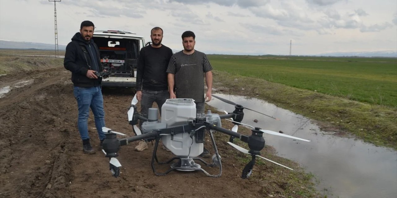 Muş'ta Buğday Tarlaları Zirai İnsansız Hava Araçlarıyla Gübreleniyor