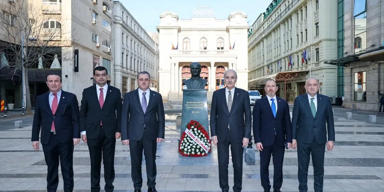 Kurtulmuş'tan Atatürk Anıtı Ziyareti