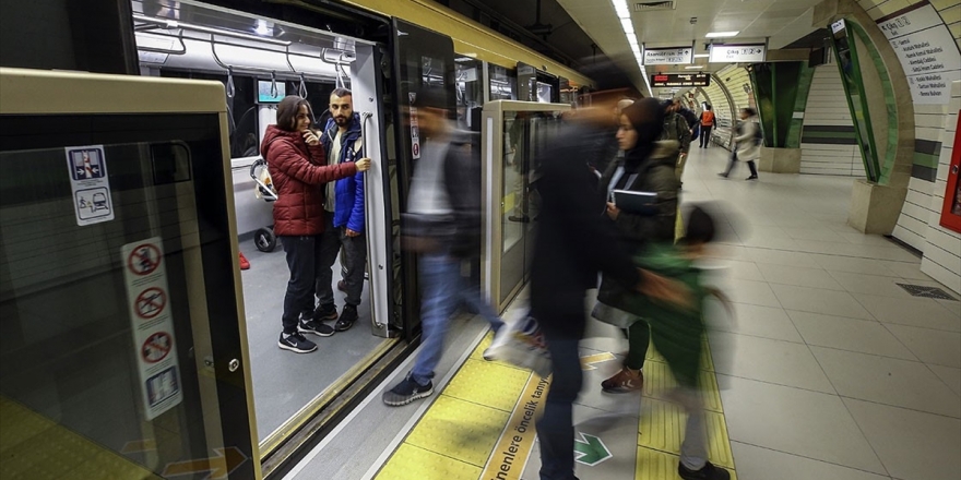Cumhuriyet Bayramı Dolayısıyla Metro Seferlerine Düzenleme