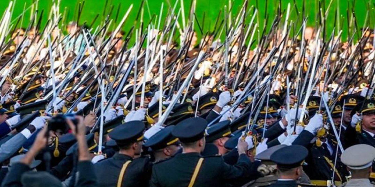 Kılıçlı Yemin Töreni Krizi: Ebru Eroğlu'ndan Sonra Bir Teğmenin Daha TSK'ya Dönüşüne Ret