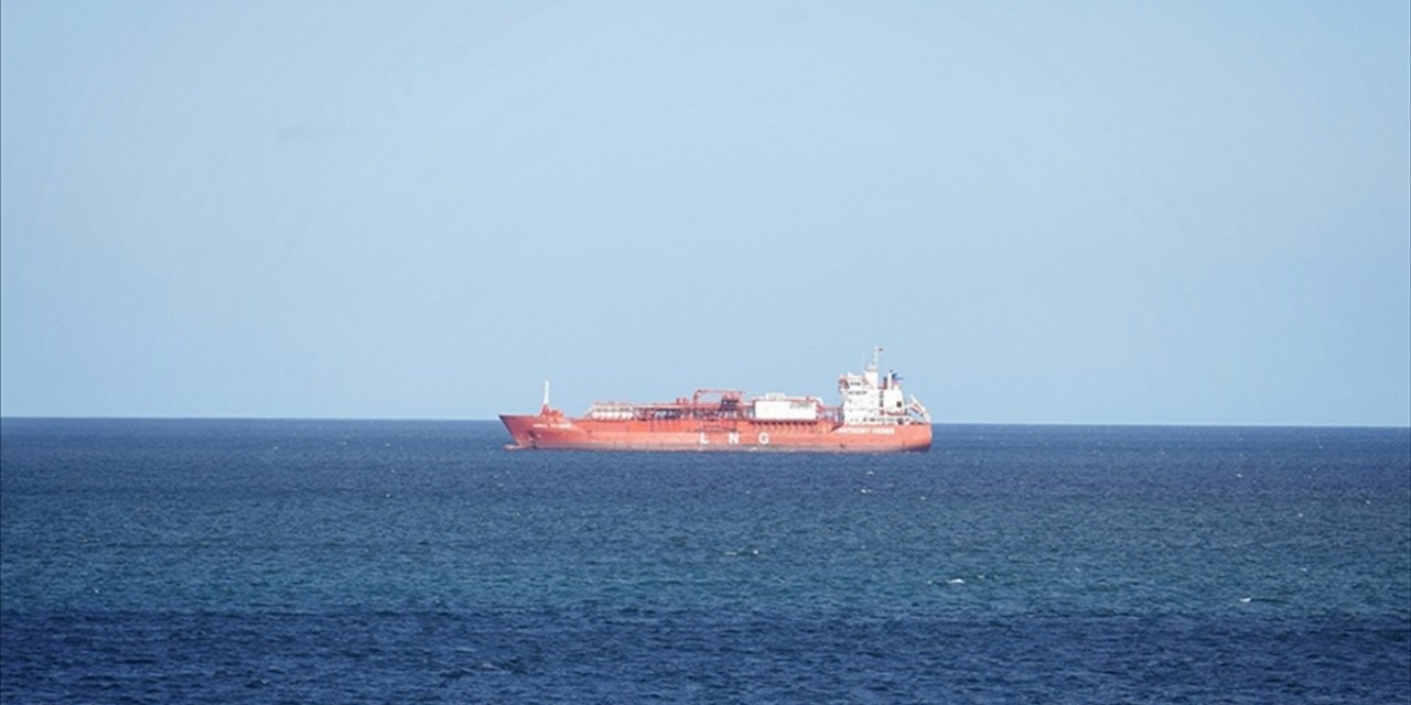 Hürmüz Boğazı'ndan Son 2 Günde 7 Gemi Geçti