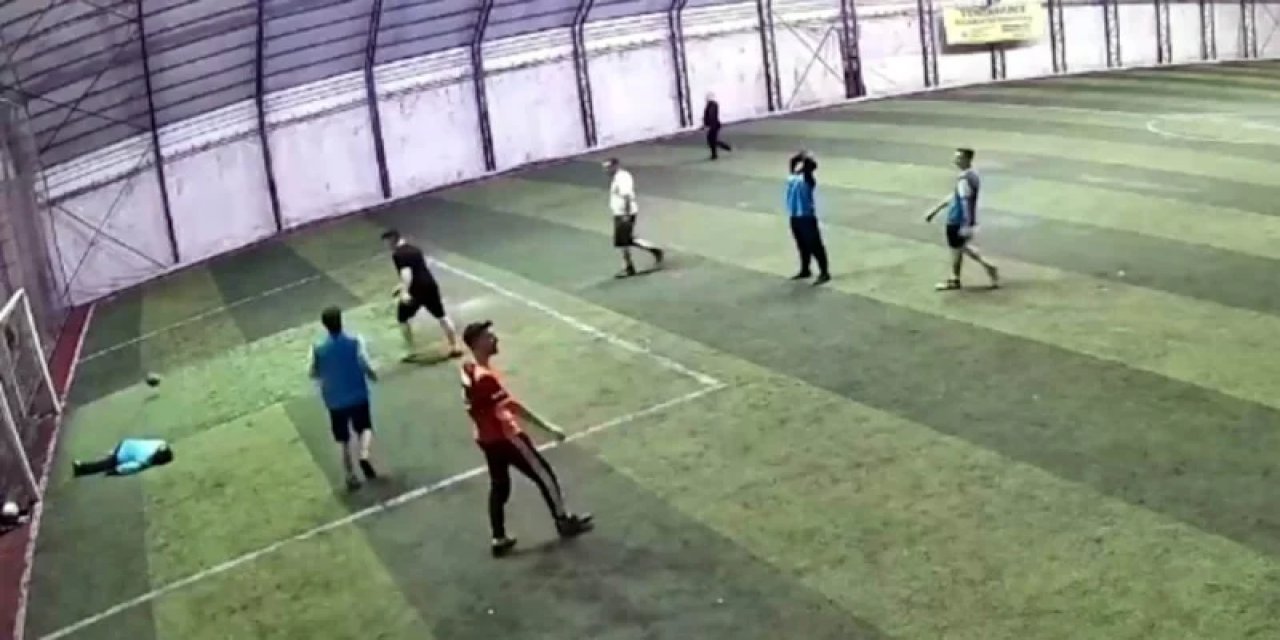 Kahramanmaraş'ta Halı Sahada Göğsüne Top İsabet Etti, Kalbi Durdu