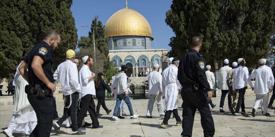 Fanatik Yahudilerden Mescid-i Aksa'ya Baskın