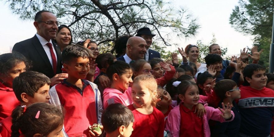 İzmir’in dijital kütüphanesi hizmete açıldı