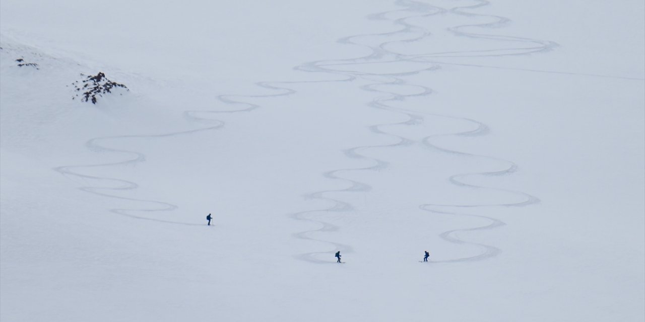 Van'ın Karlı Dağları Macera Tutkunu Yabancı Kayakçıları Ağırladı