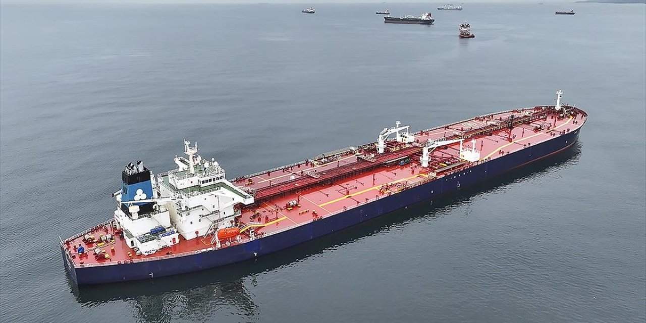 Karadeniz'de Saldırıya Uğrayan "Altura" İsimli Tanker Kilyos Açıklarına Demirledi