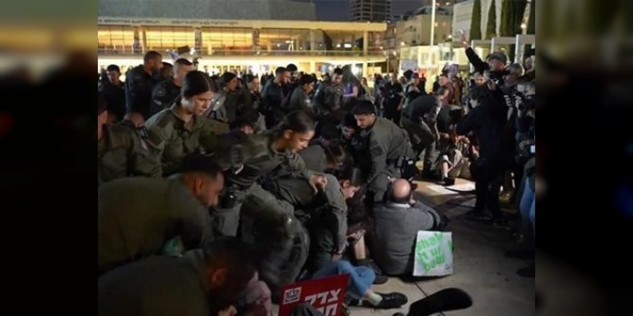 Tel Aviv'de Savaş Karşıtı Protestoya Polis Müdahale Etti, Çok Sayıda Gözaltı Var