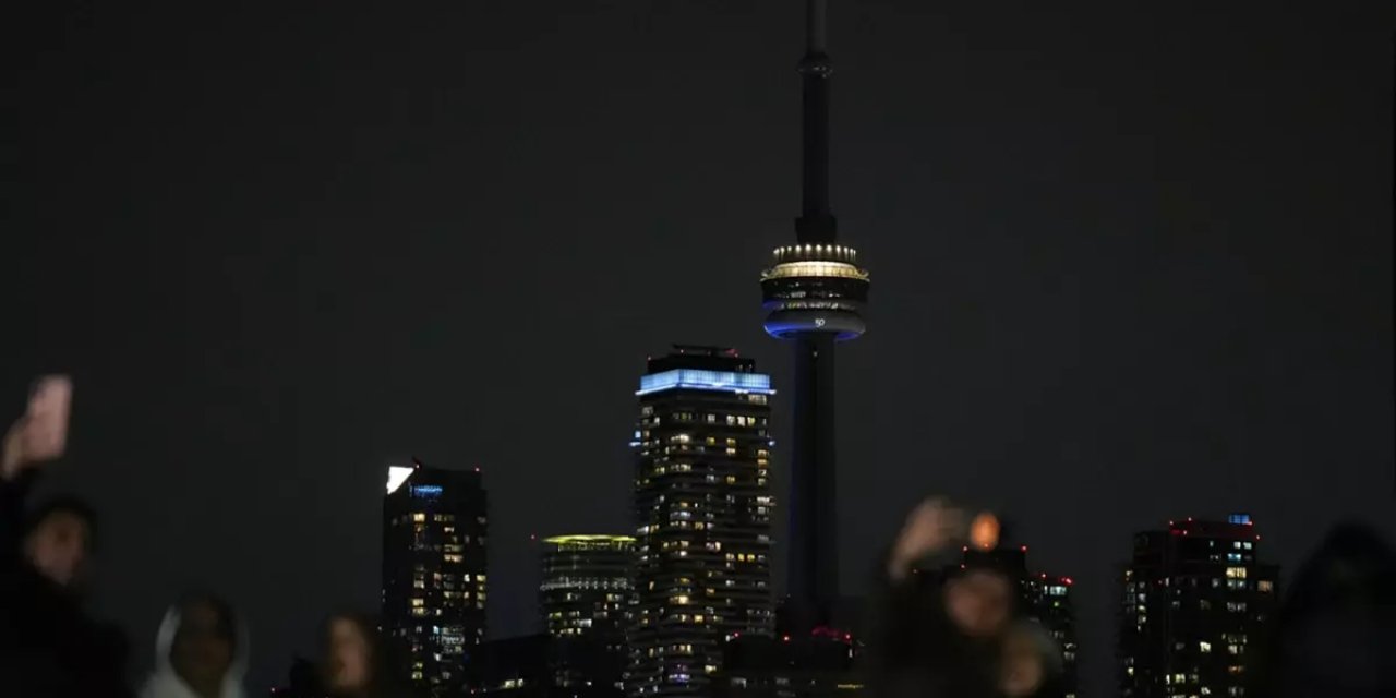 Dünyanın En Yüksek Üçüncü Kulesi Karanlığa Gömüldü! Sebebi Çok Daha Dikkat Çekti