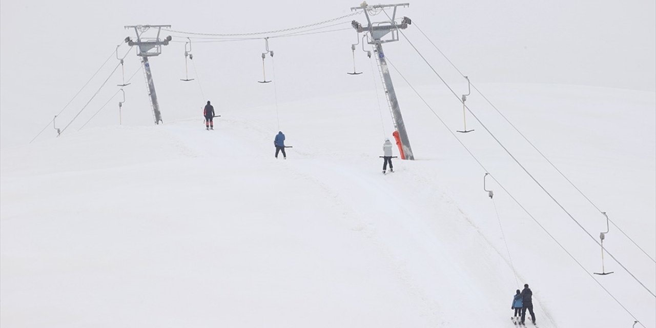 Kayak Merkezlerinde En Fazla Kar Kalınlığı 277 Santimetreyle Hakkari'de Ölçüldü
