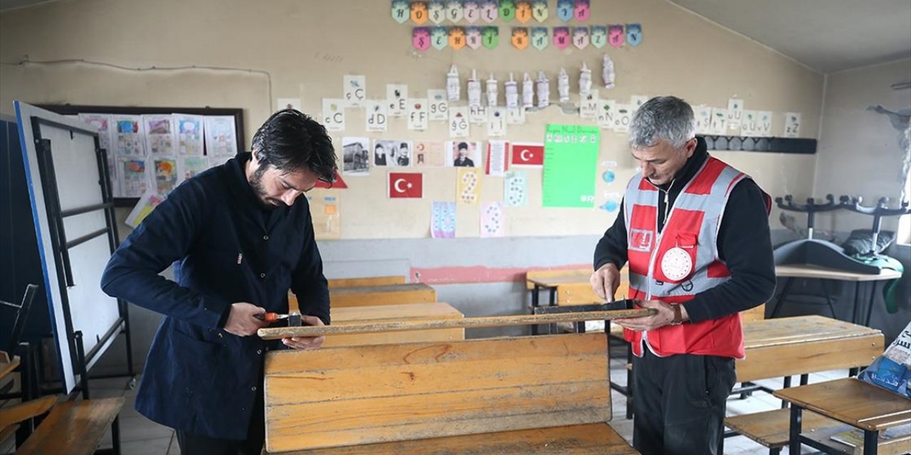 Muş'ta Mobil Onarım Ekibi, 210 Köy Okulunun Tadilatını Yaptı