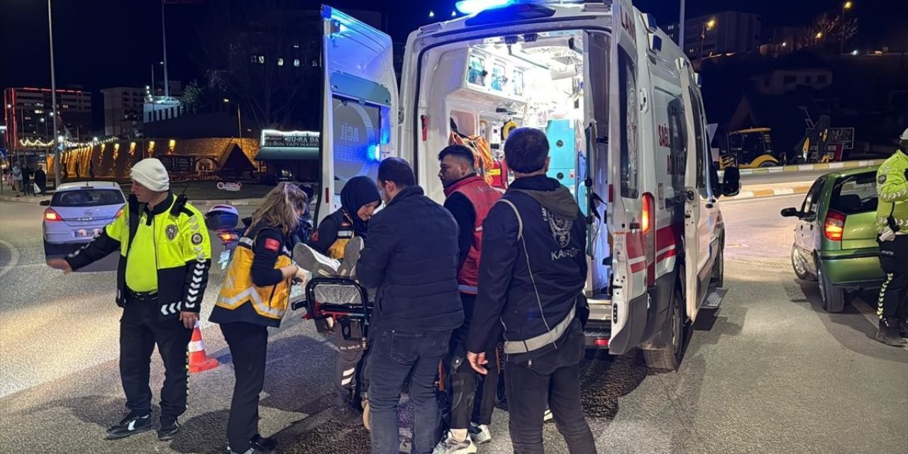 Karabük'te Otomobille Çarpışan Motosikletteki 2 Kişi Yaralandı