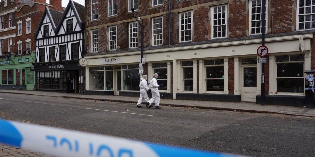 İngiltere'de Aracın Yayalara Çarpması Sonrası Sürücü "Cinayete Teşebbüs" Şüphesiyle Gözaltına Alındı