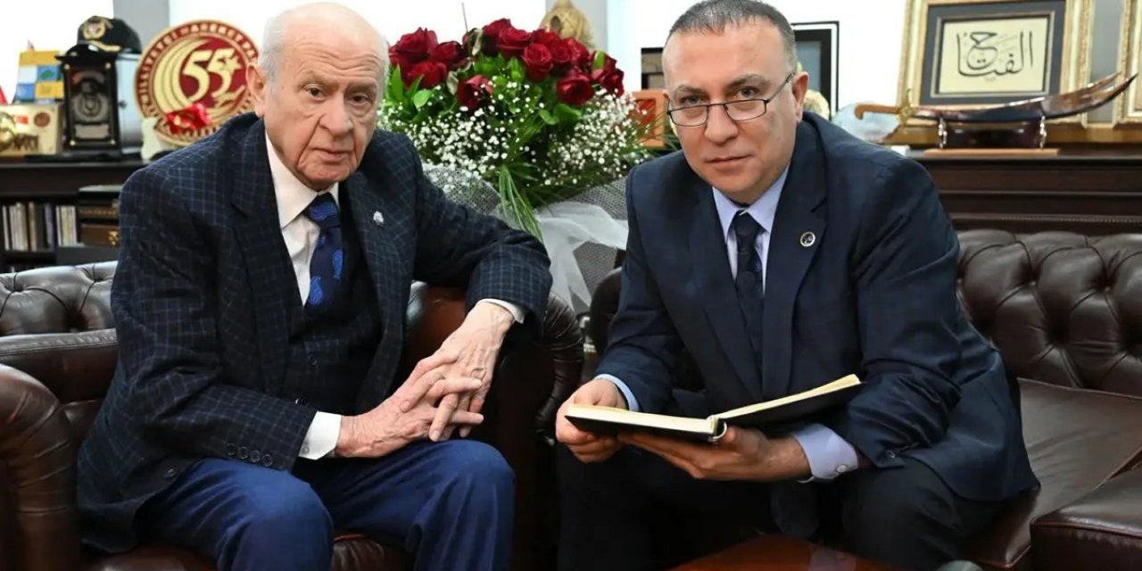 Görevinden İstifa Eden Yönter'den 'Kara Kaplı Defterli' Bahçeli Paylaşımı