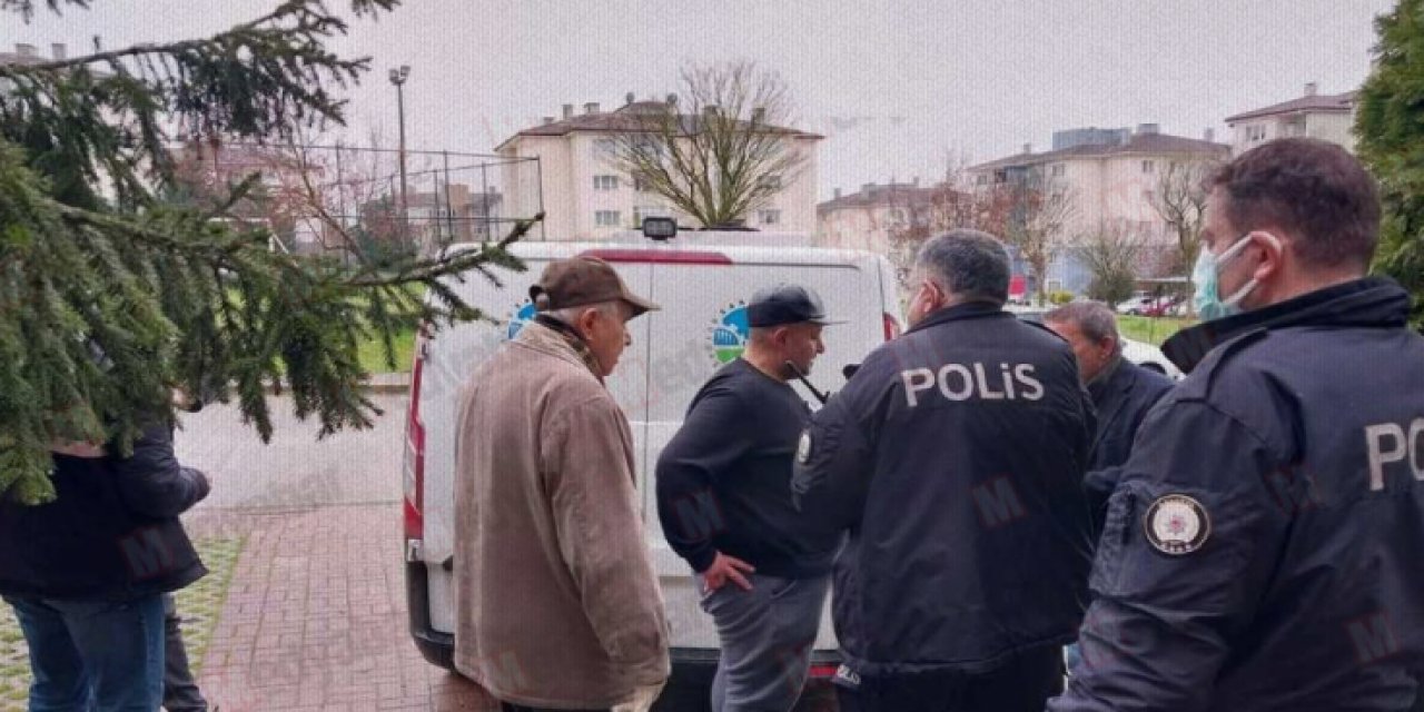 Apartmana Yayılan Koku Sonrası Yalnız Yaşayan Emekli Öğretmenin Cansız Bedeni Çöp Evde Bulundu!