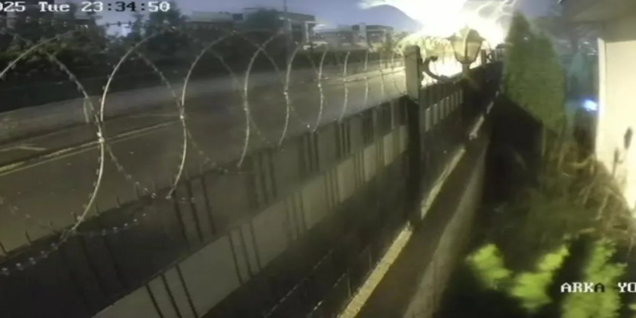 Kayseri'de Boş Araziye Yıldırım İsabet Etmesi Güvenlik Kamerasında