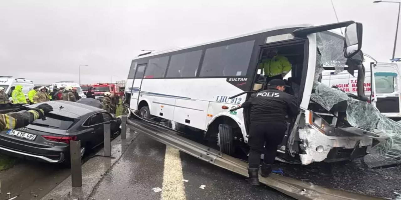 İstanbul'da Polis Servisinin De Karıştığı Zincirleme Kaza: 1 Polis Şehit Oldu, 16 Kişi Yaralandı