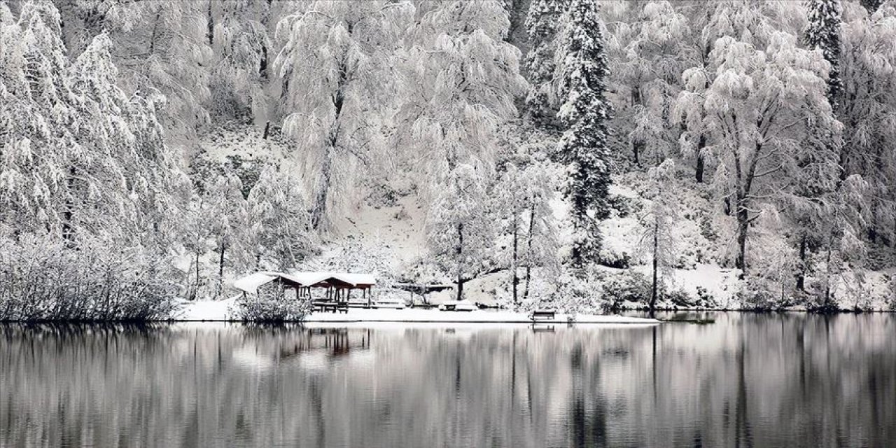 Artvin'de Beyaz Örtüyle Kaplanan Borçka Karagöl Havadan Görüntülendi