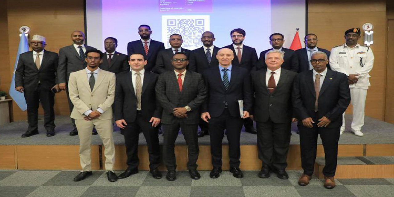 Somali Uluslararası Balıkçılık Lisansını Türk Gemisine Verdi