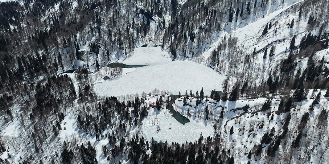 Artvin'de Beyaz Örtüyle Kaplanan Borçka Karagöl Havadan Görüntülendi