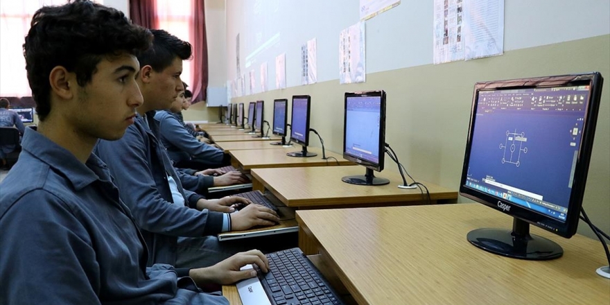 Geleceğin Mühendislerinden 'Elektrik Ve Su Tasarruflu' Sistem