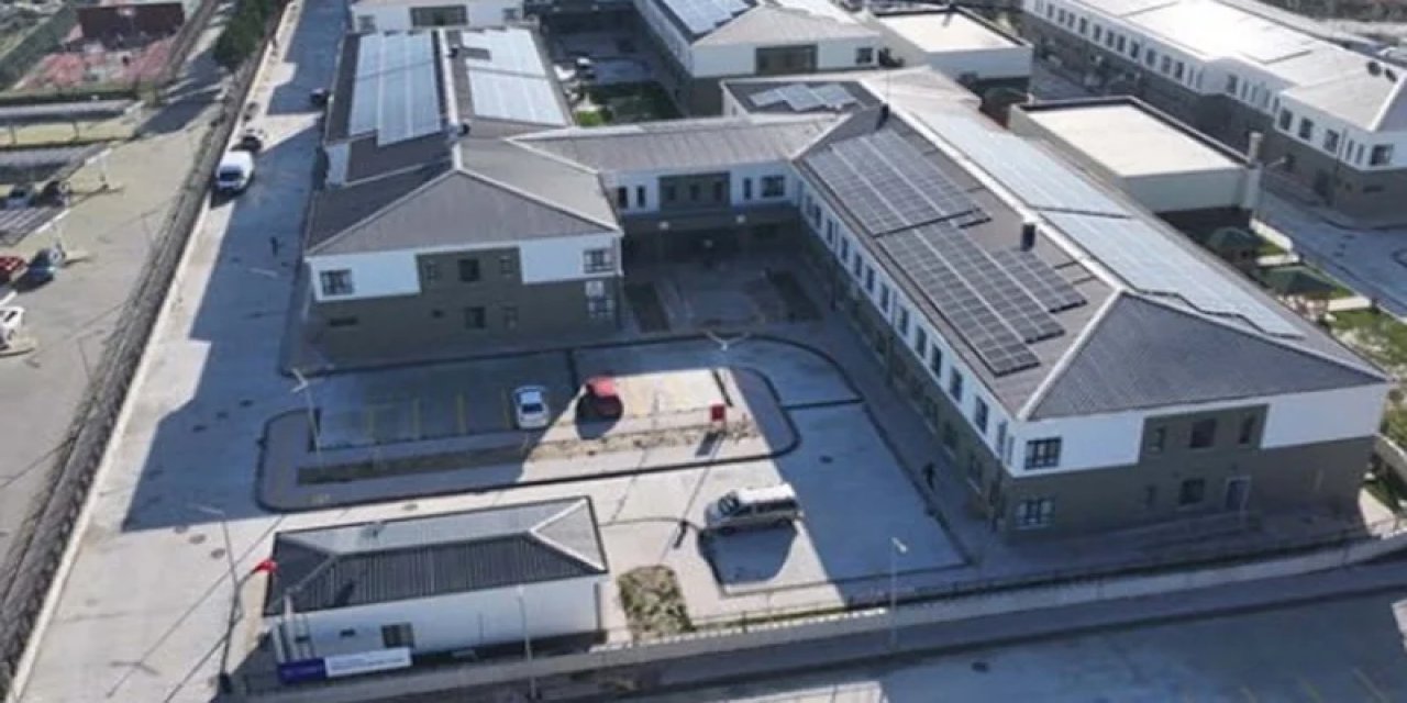 İzmir'de Skandalın Yaşandığı Kız Yurdunun Müdürü Görevden Alındı. İzmir Valiliği Açıklama Yaptı