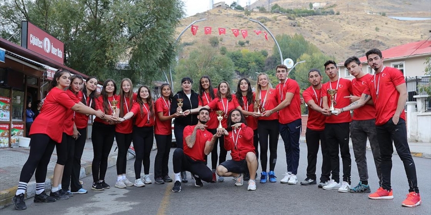 Emanet Botla Çıktıkları Yolda Şampiyonluğu Kaptırmıyorlar