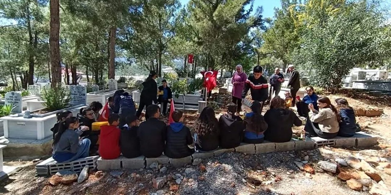 Öğrenciler Şehit Polis Yabalak'ı Andı