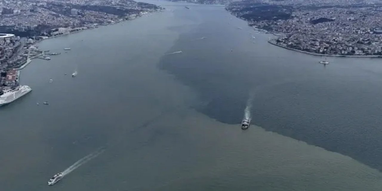 İstanbul'da Tedirgin Eden Görüntü: Boğaz'ın Rengi Değişti!