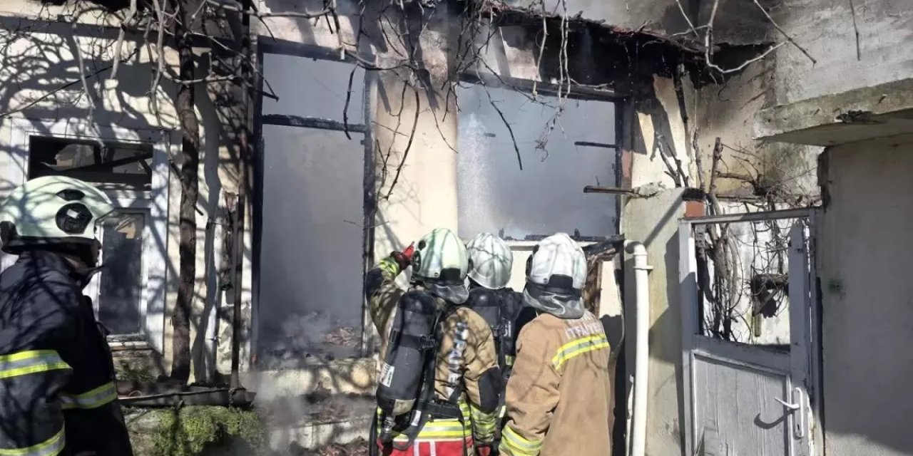 Antakya'da Metruk Bina Yangını