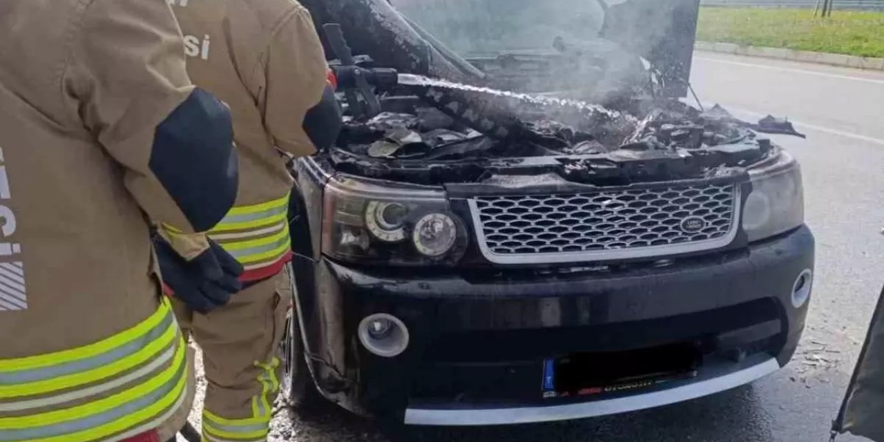 Hatay'da Seyir Halinde Araç Yangını