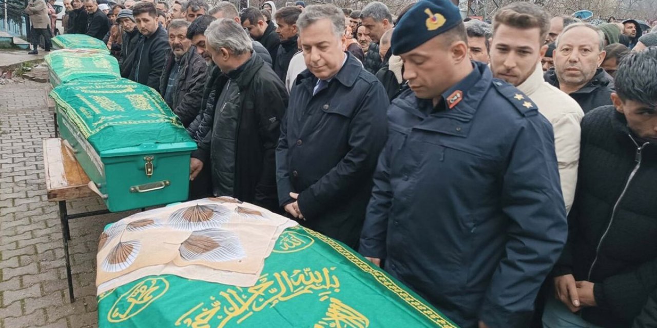 Aile Katliamında Yürek Yakan Detay: 4 Tabut Yan Yana