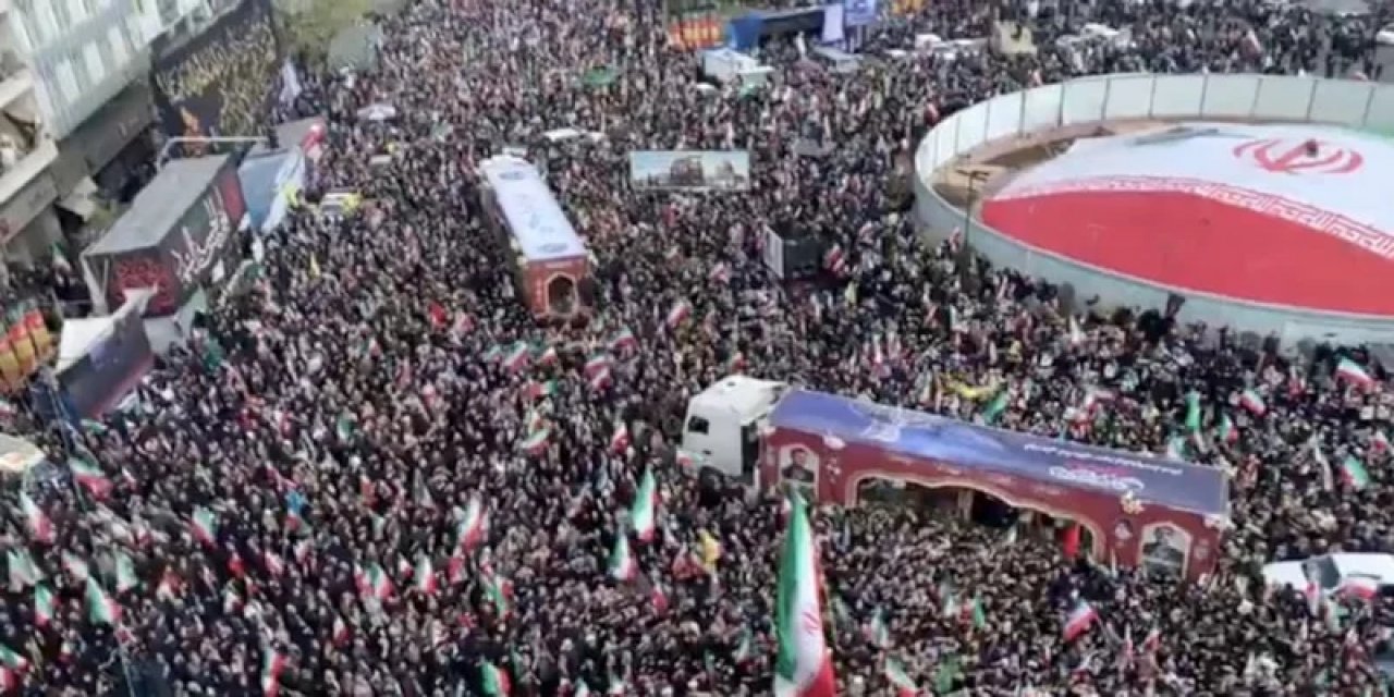 Tahran'da Hayatını Kaybeden Denizciler İçin Cenaze Töreni Düzenlendi