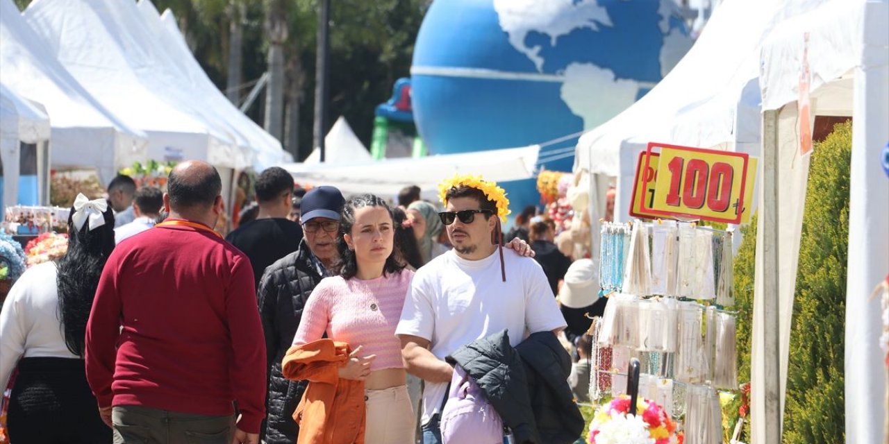 Adana'da 14. Uluslararası Portakal Çiçeği Karnavalı başladı