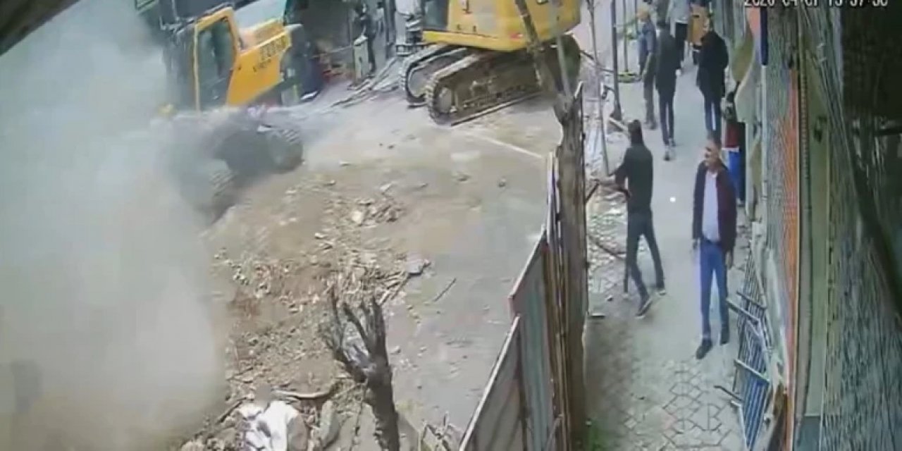 İstanbul'da Yıkım Faciası: Annesiyle Yolda Yürüyen Küçük Çocuk Hayatını Kaybetti