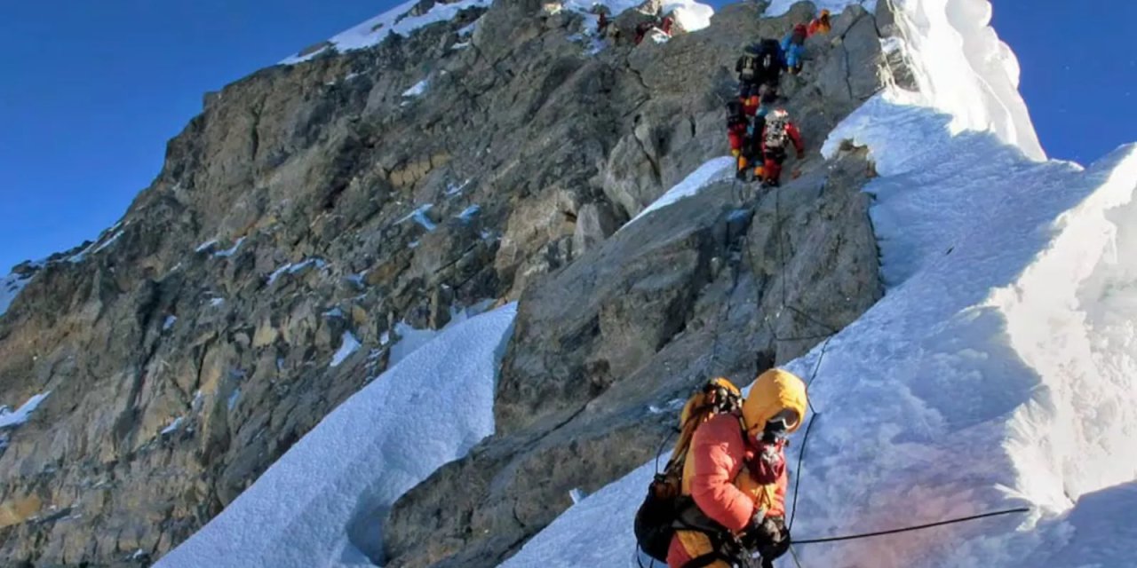 Everest Dağı'nda 20 Milyon Dolarlık Dolandırıcılık: