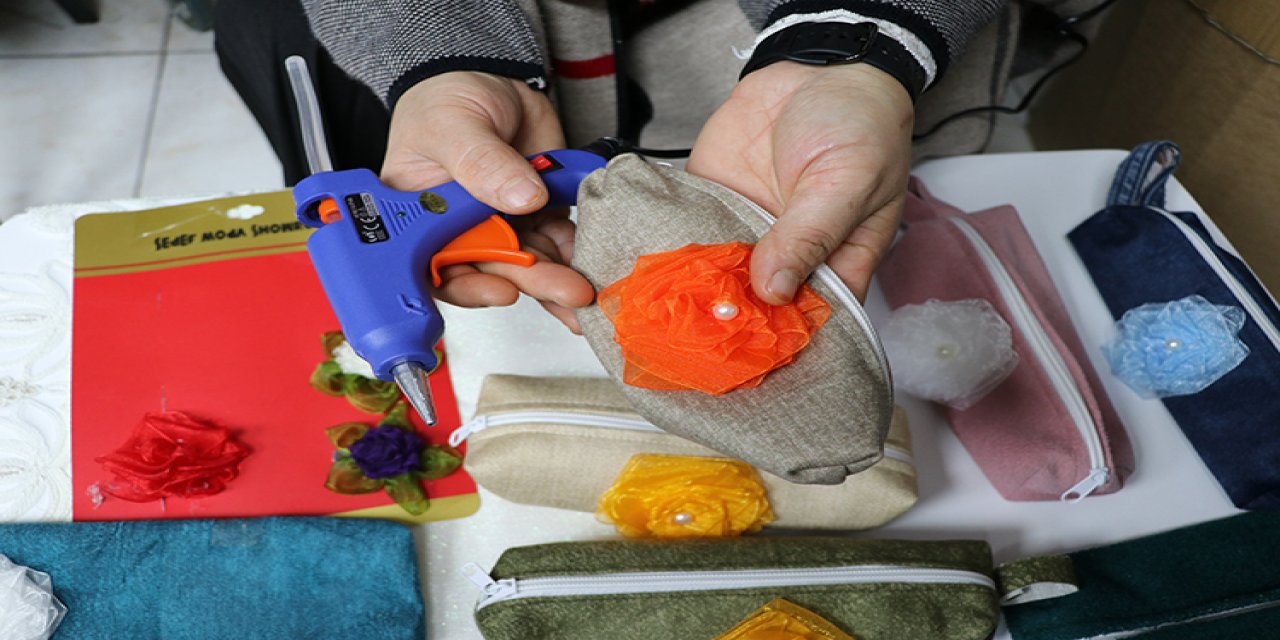 Samsun'da Kadınlar Eski Giysi Ve Atık Ürünleri Sanatsal Objelere Dönüştürdü