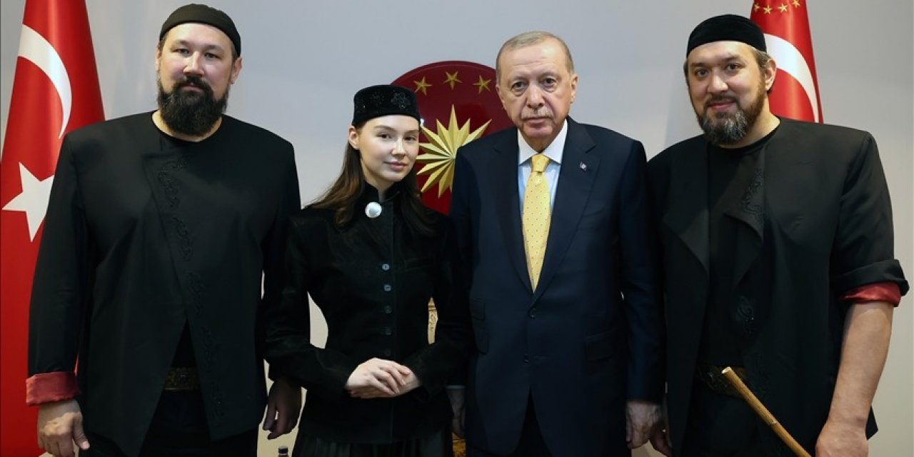 Cumhurbaşkanı Erdoğan, "Ay Yola" Müzik Grubunu Kabul Etti
