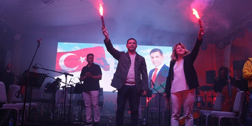 Kuşadası'nda Cumhuriyet için 1923 Meşale