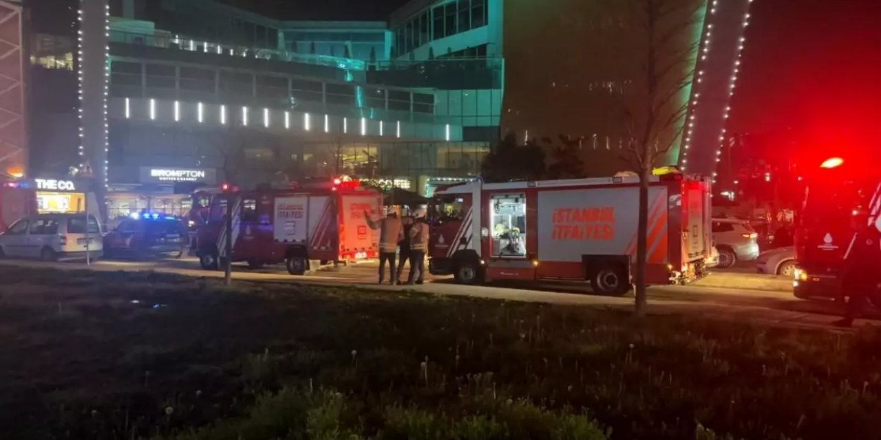Kağıthane'de Alışveriş Merkezinde Yangın