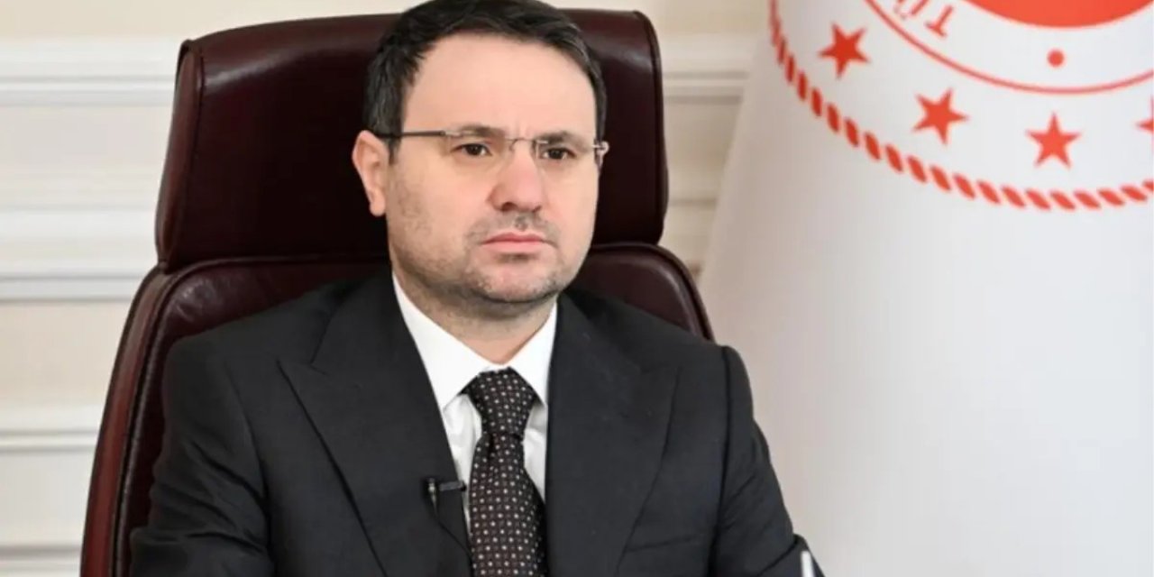 Bakan Akın Gürlek'i Taşıyan Uçak Diyarbakır'a İnemedi