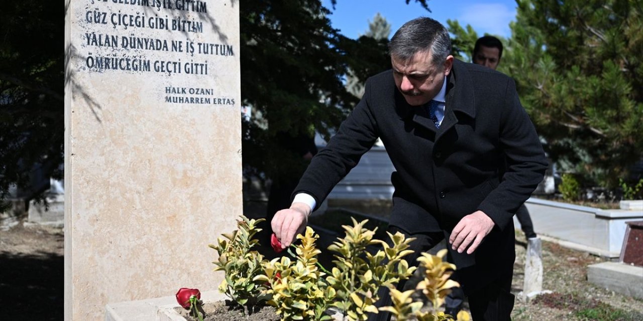 İçişleri Bakanı Çiftçi, Neşet Ertaş'ın Kabrini Ziyaret Etti