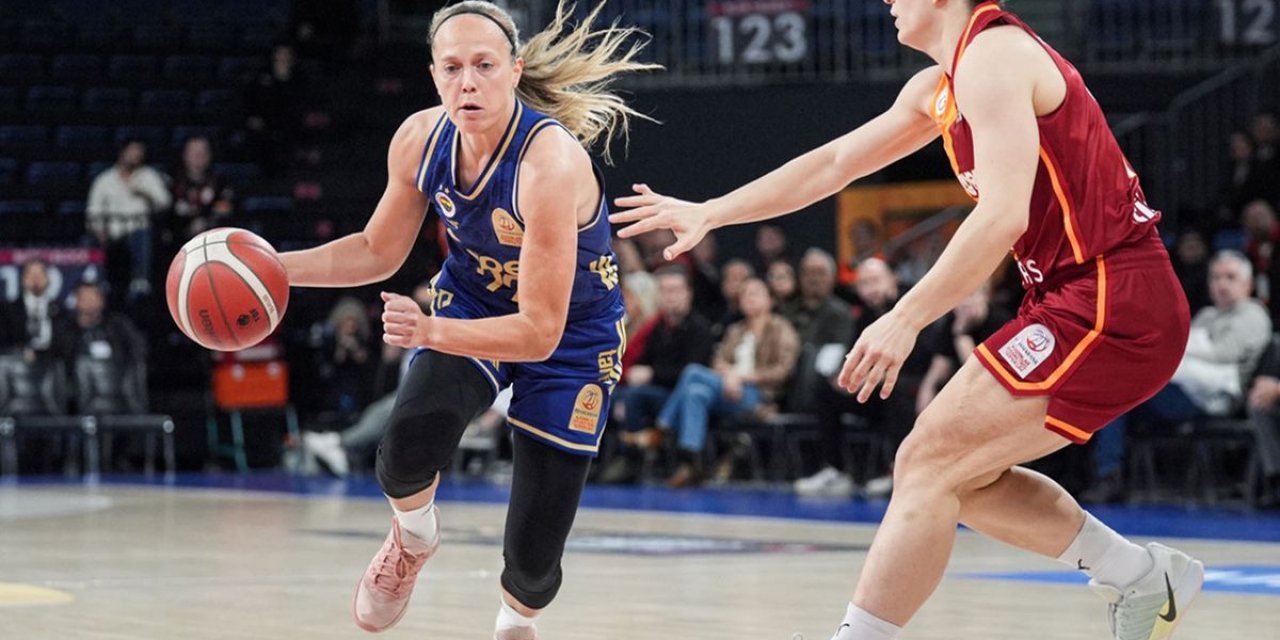 Galatasaray'ı Üst Üste Üçüncü Kez Deviren Fenerbahçe Opet Namağlup Şampiyon