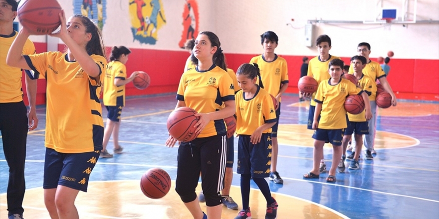 'Geleceğe Smaç' Projesiyle 3 Bin Çocuk Voleybolla Buluşacak