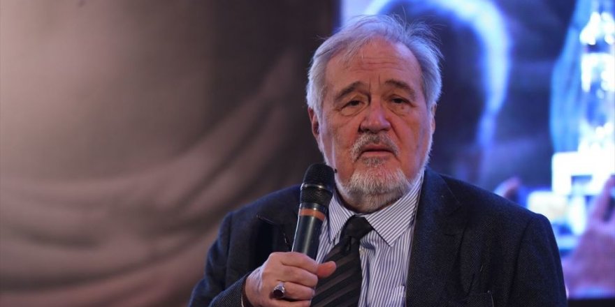 İlber Ortaylı: Cumhuriyet'e sövenler gerizekalı